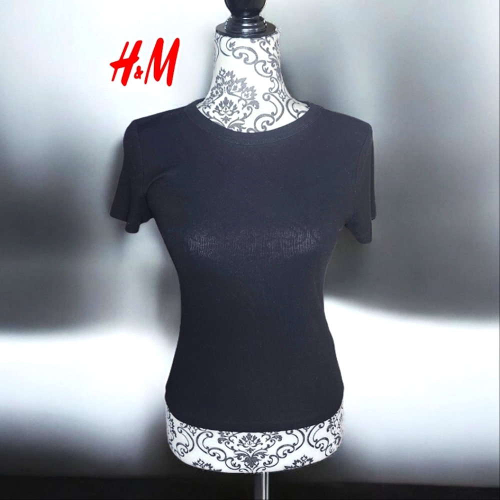 H&M Black Ribbed Tee- Small